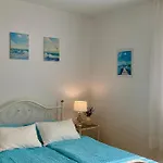 Apartment Mate *