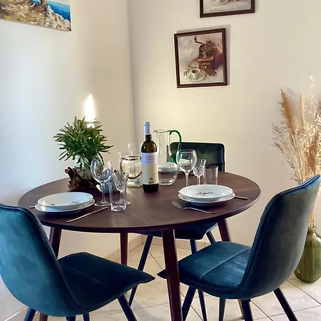 아파트 Mate 로고즈니차