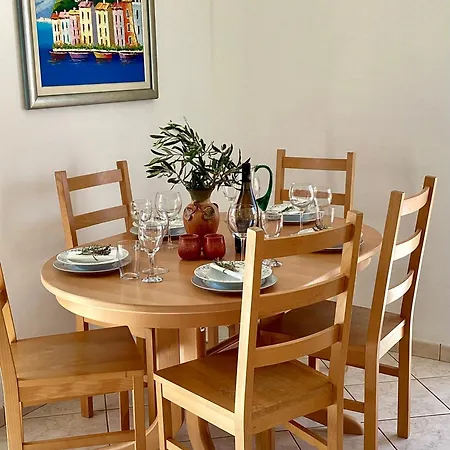 Mate 로고즈니차