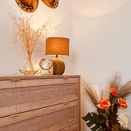 아파트 Mate 로고즈니차